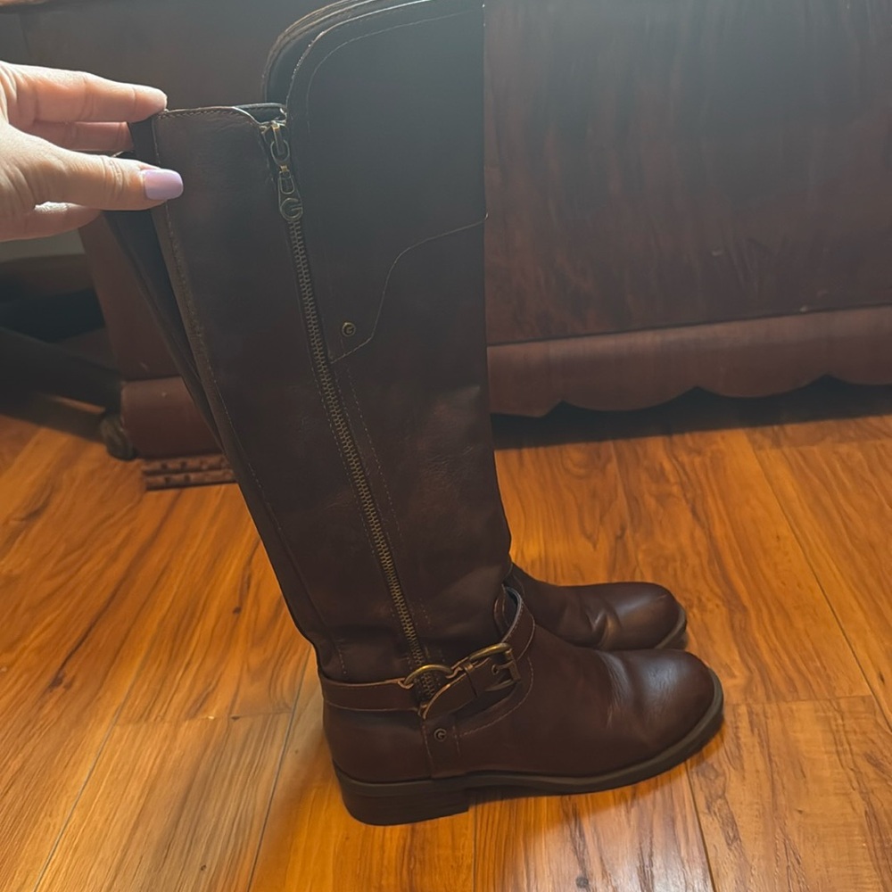 Women’s Guess boots.